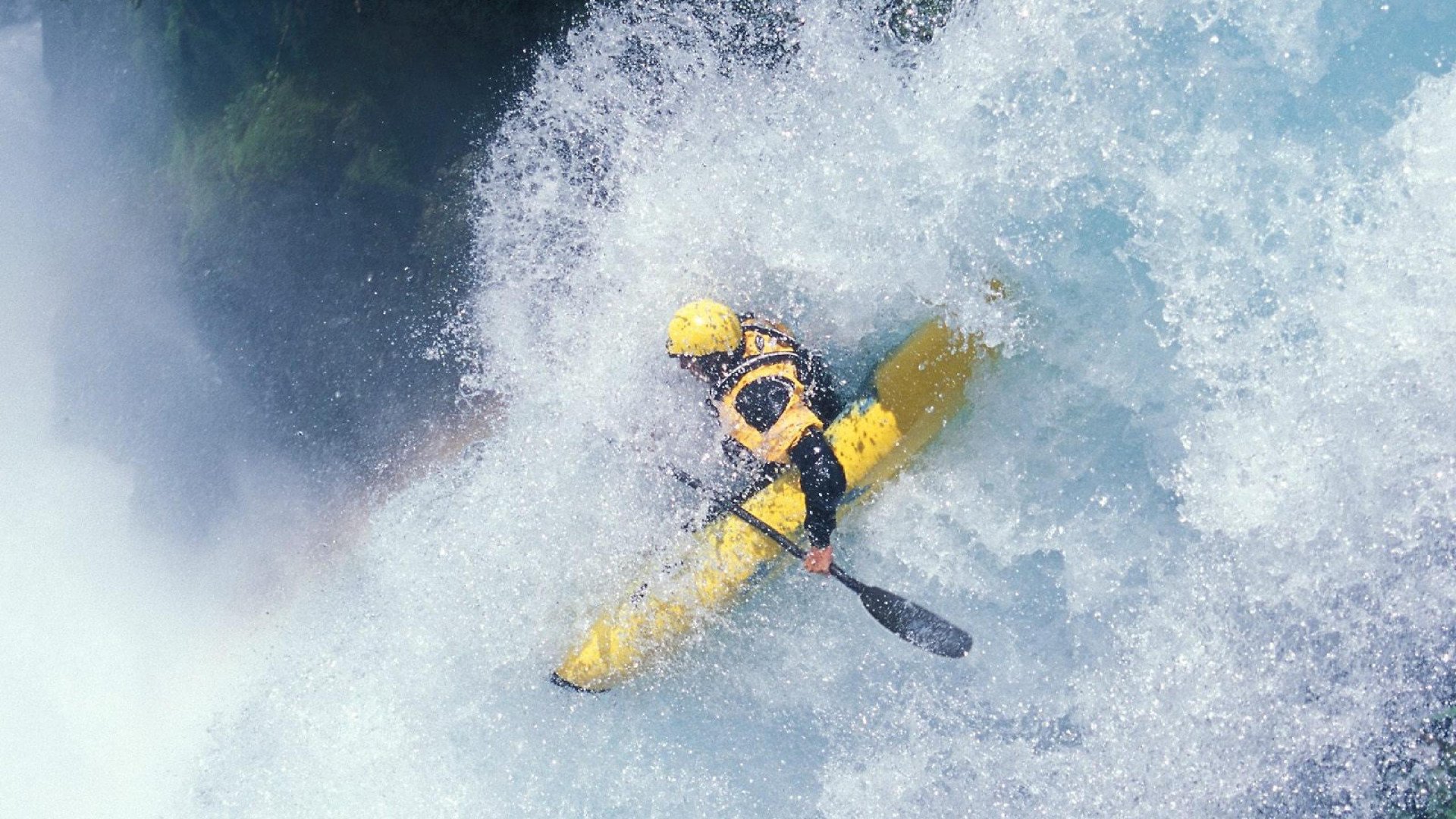 开云体育视频直播-庆祝冠军产生，球迷狂欢现场，足球队夺冠庆祝标语