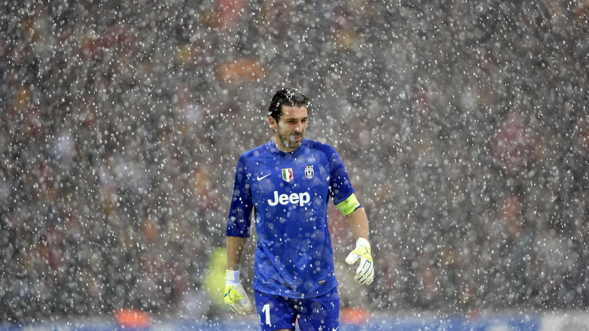 希腊女篮在欧洲锦标赛中夺冠,延续传统强势,希腊女球迷